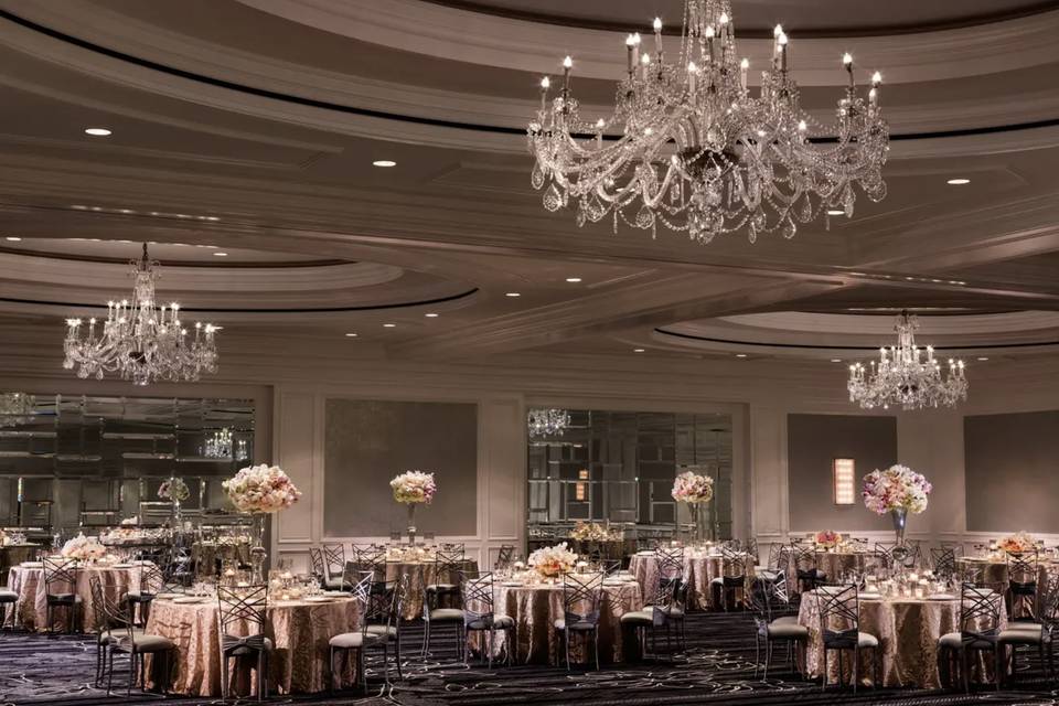 Lux Neutral Decor Setting