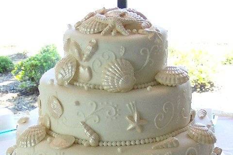 Fondant White Chocolate Seashell Cake