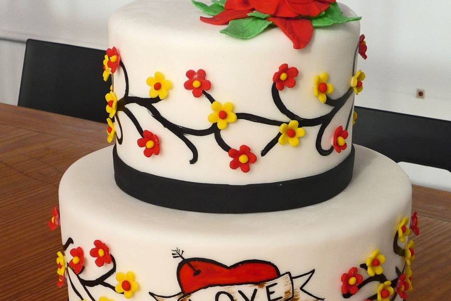 Four tier cake with red linings