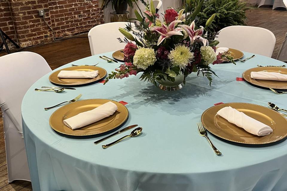 Elegant wedding table florals