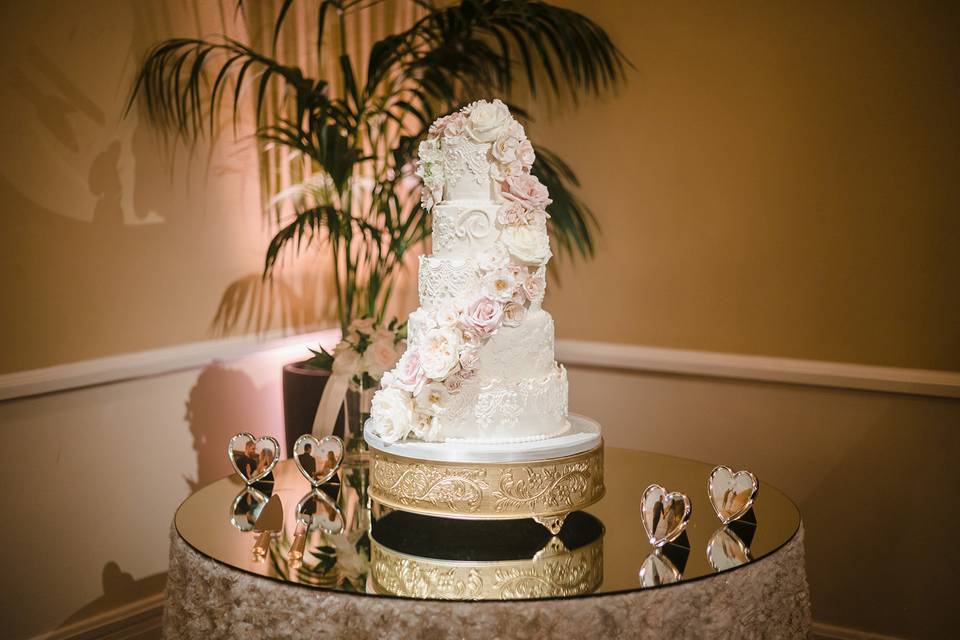 Beverly Mansion Cake Table