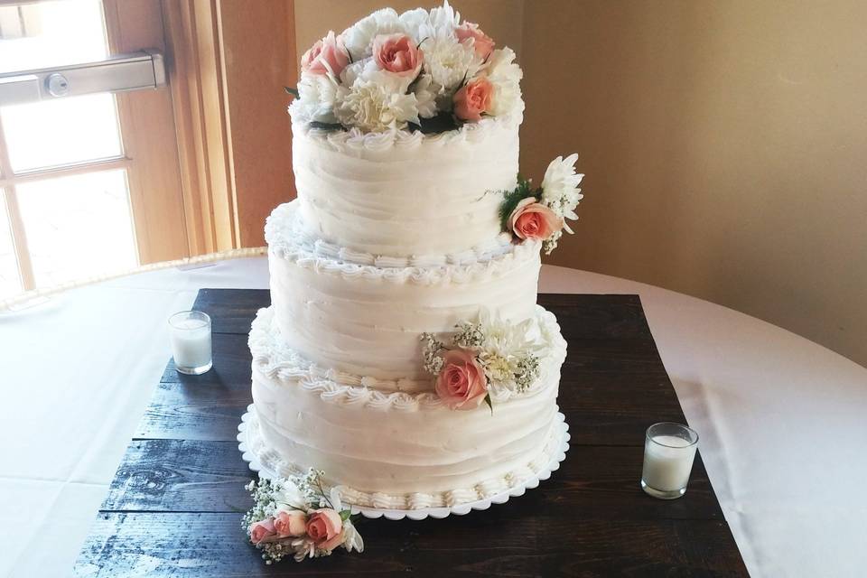 Woodlawn Beach Wedding Cake