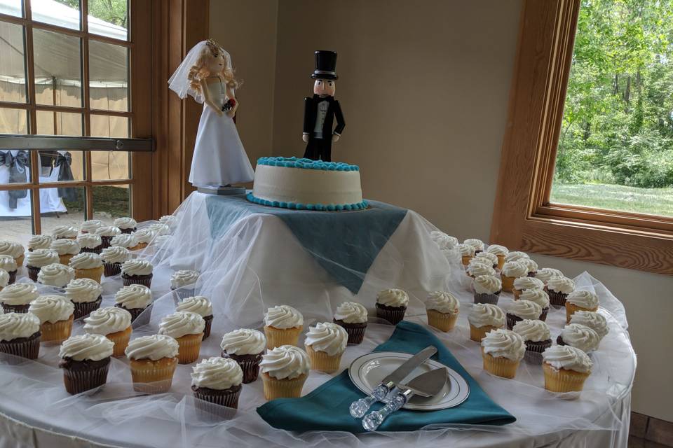 Woodlawn Beach Cake Table