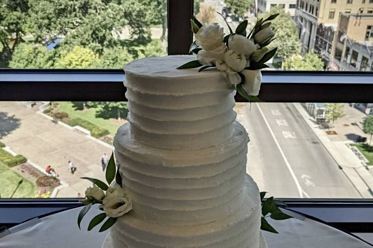 4-tier horizontal ivory textur