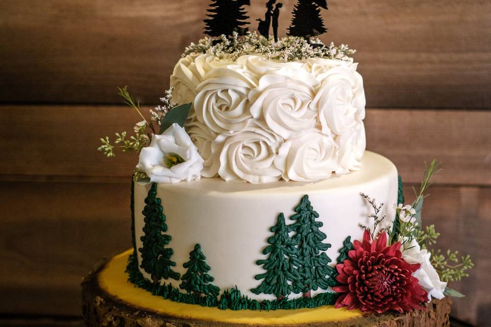 Mixed tiers in woodsy chic