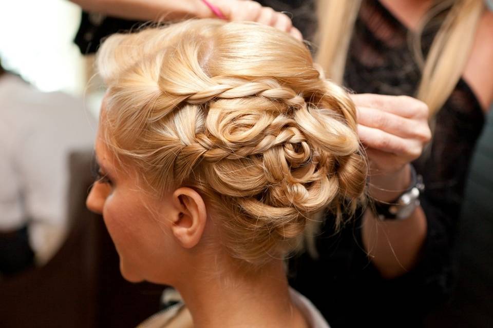 Complicate updo