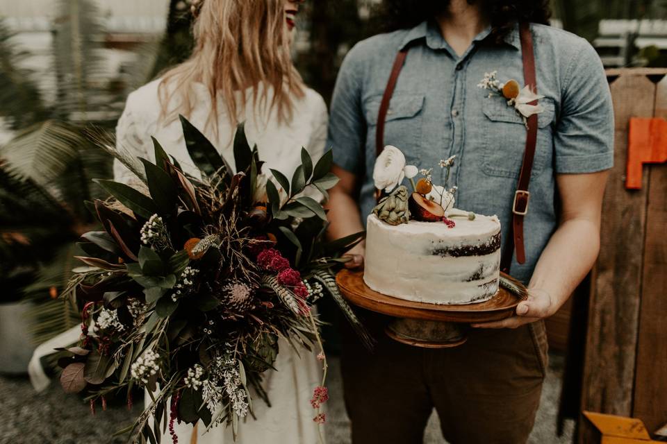 Wedding cake and bridal bouquet