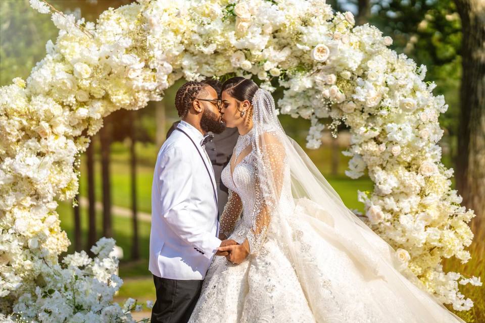 First kiss as husband & wife