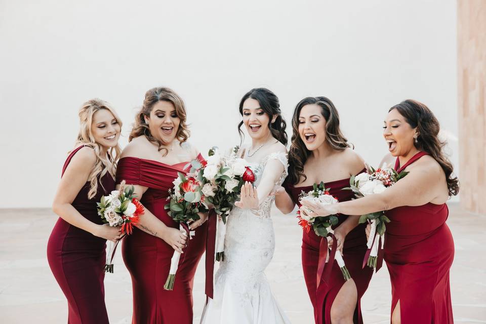 Jenn & her bridesmaids