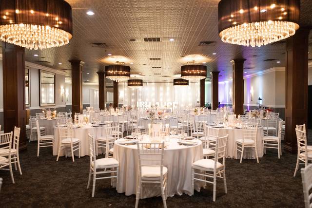 Delafield Hotel