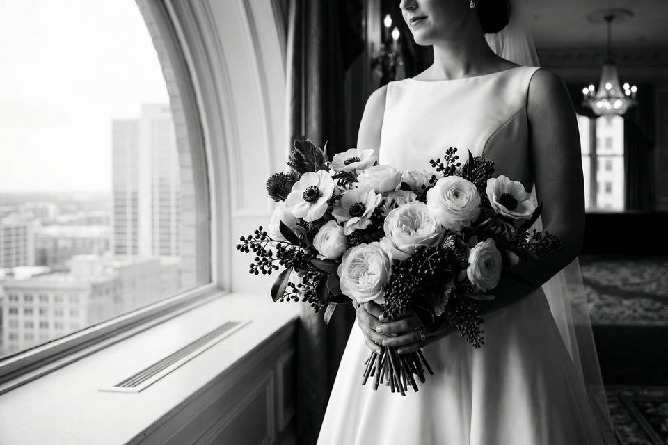 Bridal-bouquet-anemone-black-w
