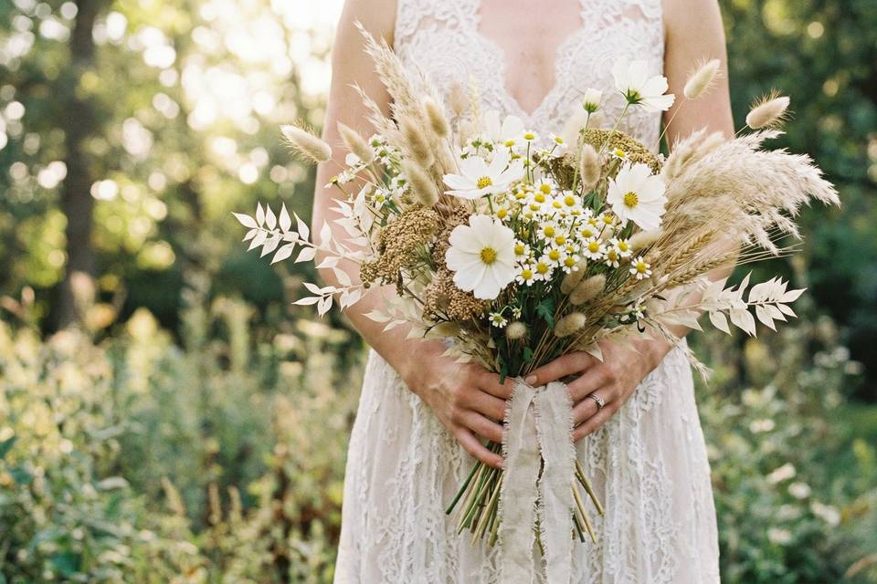 Bridal-bouquet-boho-wildflower