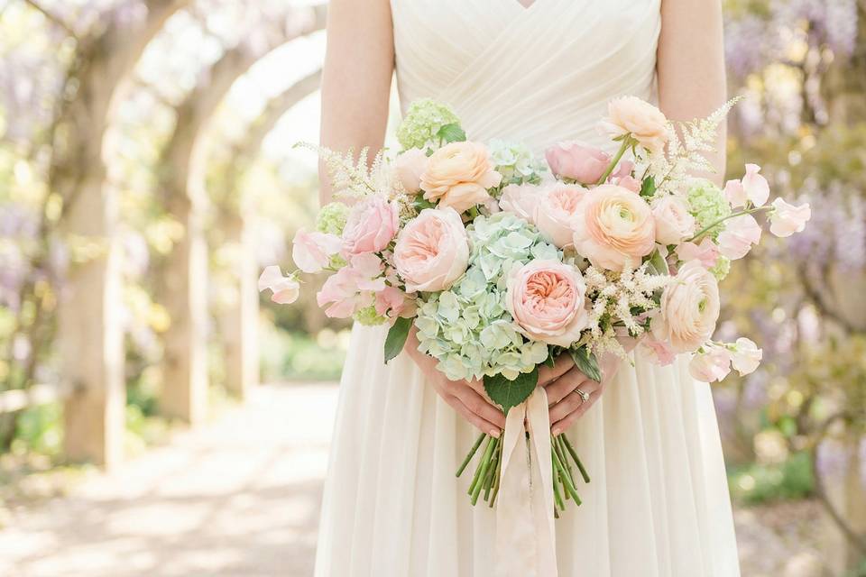 Bridal-bouquet-modern-greenery