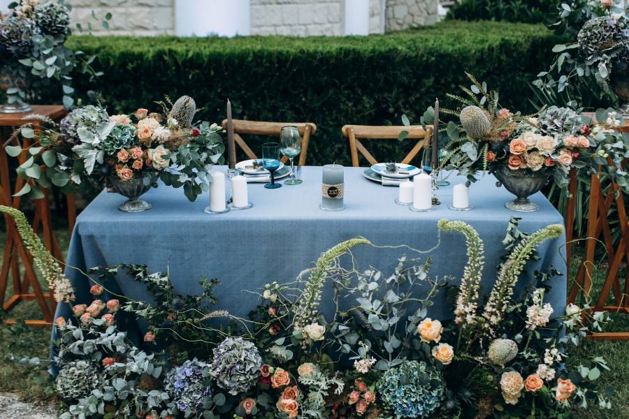 Blue sweetheart table decor