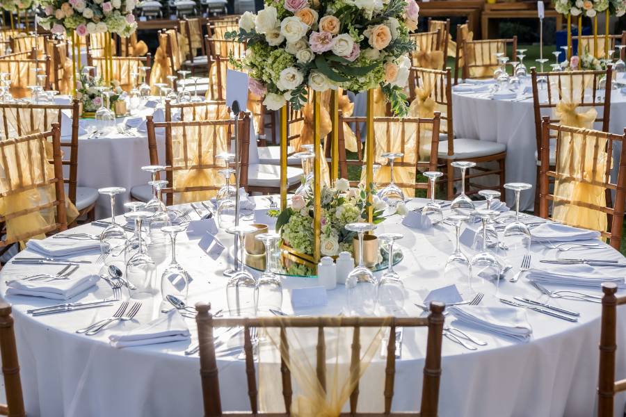 White and pink centerpiece