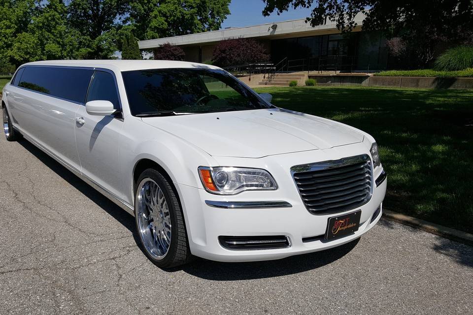 Mini bar in white chrysler 300 limo