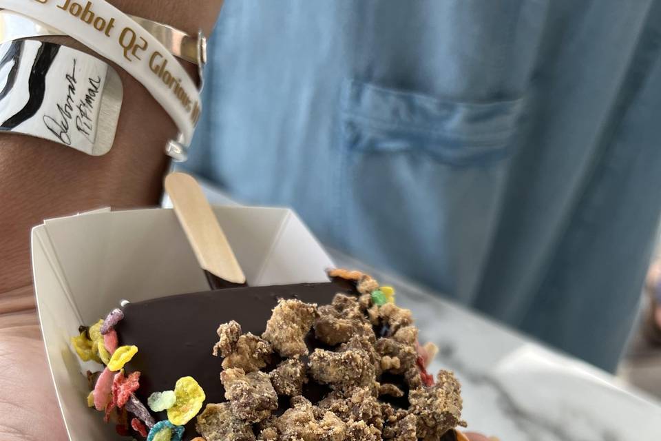 2 Toppings
