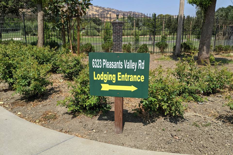 Lodging entrance sign