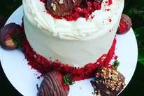 Redvelvet cake with berries