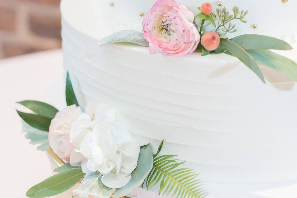 White cake with small flower decorations