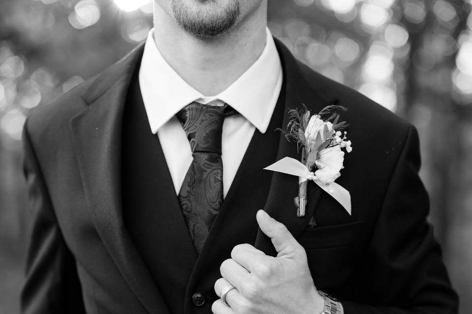Groom holding his lapel