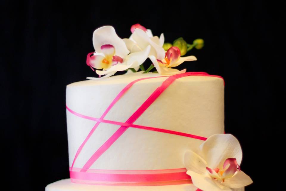 Ribbon and orchid cake in hot pink.
