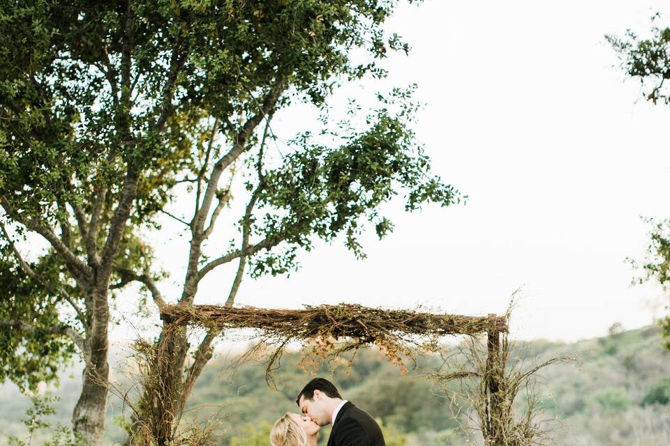 First kiss among the trees