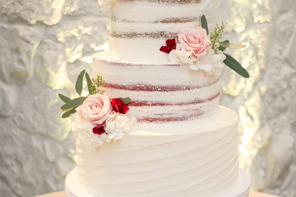 Romantic wedding cake