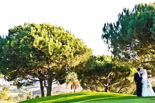 Newlyweds on the golf course