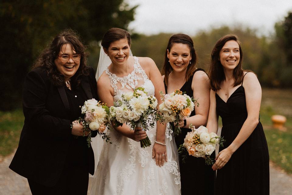 Smiley Bridemaids ☺️