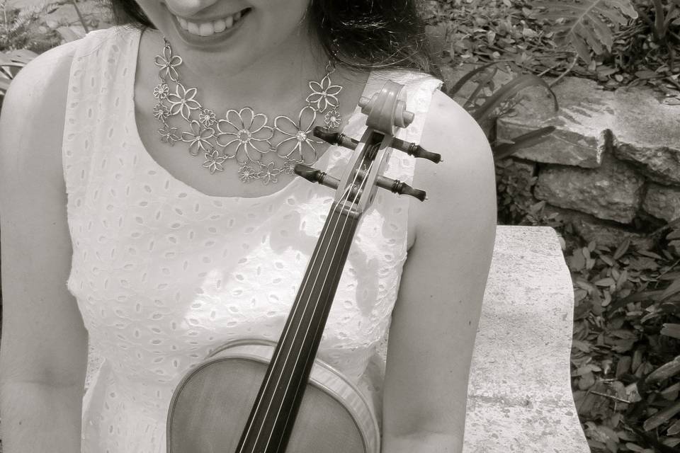 Brianna Rhodes, Violinist