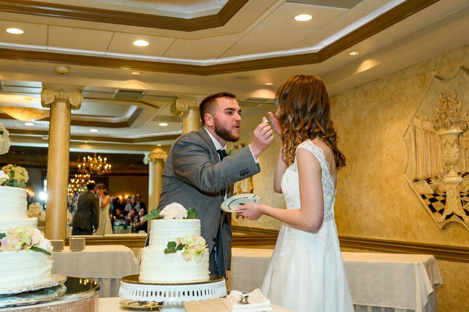 Cake cutting Tuscan room