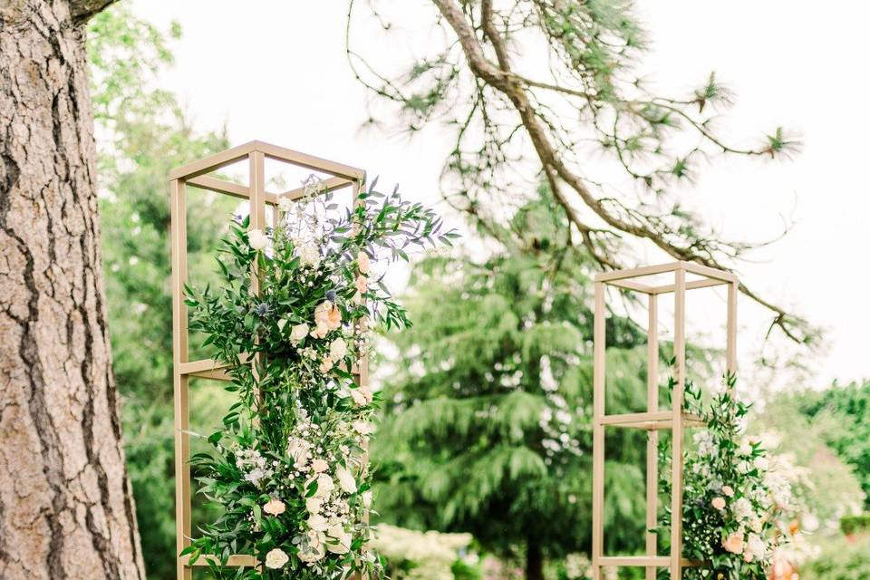 Gold modern wedding backdrop