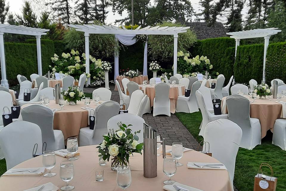 White and green rustic wedding