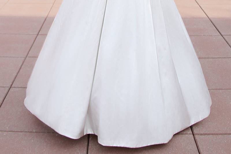 Belle Fille
VIVIAN BF-D316
Asymetric draped sweetheart neck bodice with beaded lace inserts, natural waist, gathered ballgown skirt,