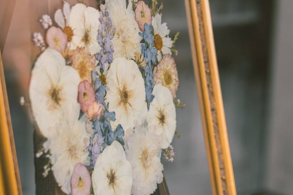Antique gold floral
