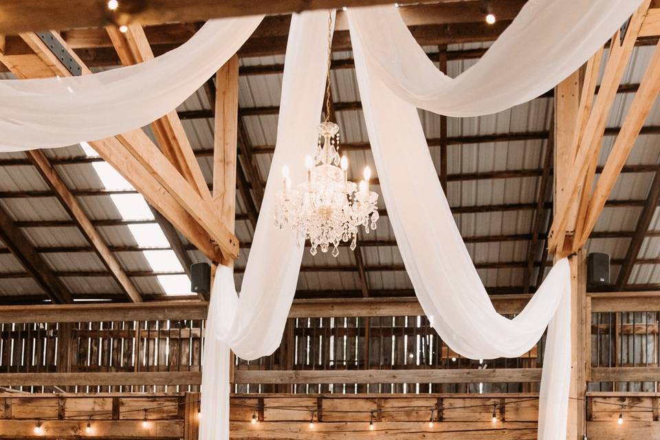 Bride groom first dance, barn