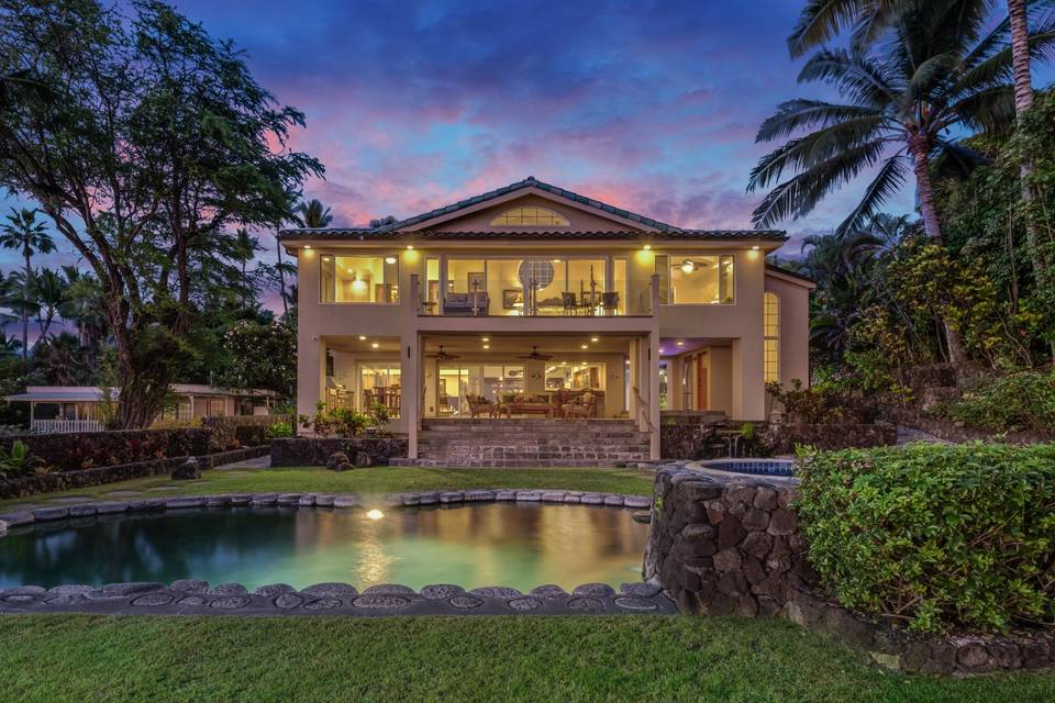 Kona Beach Bungalows