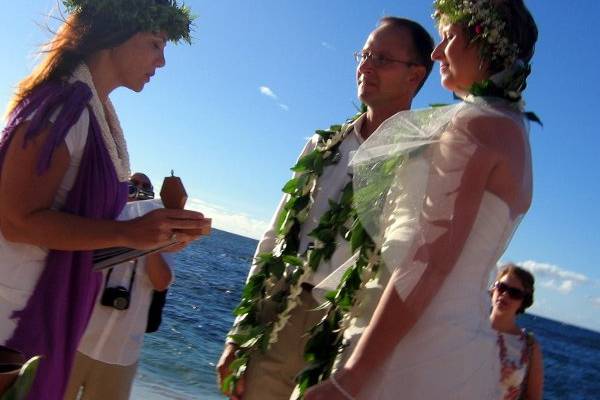 Kahu Pomaikai'i presenting the couple with 