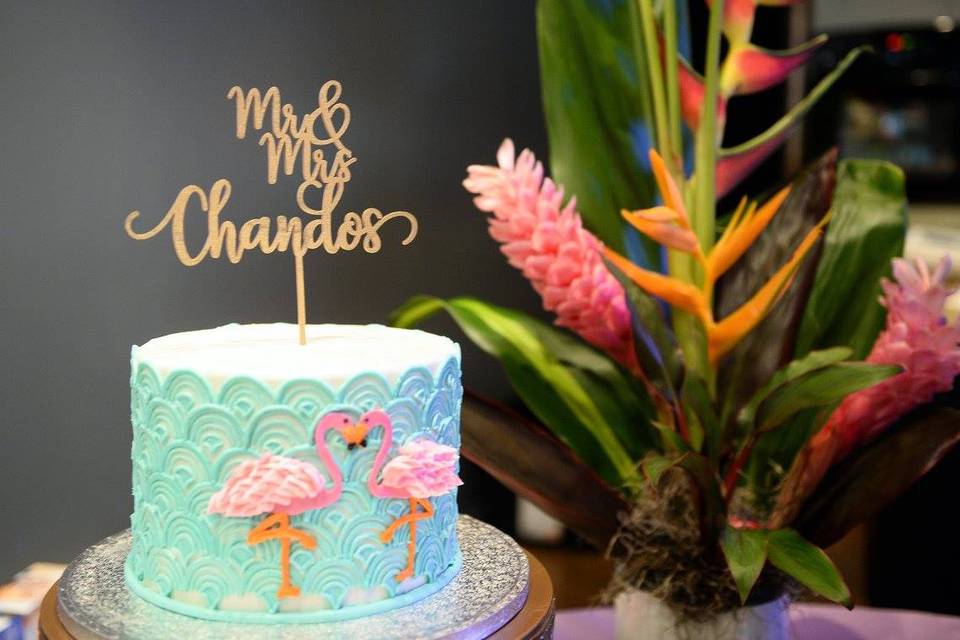 Flamingo wedding cake