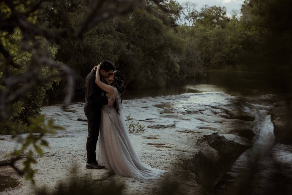 Austin Elopement Photographers