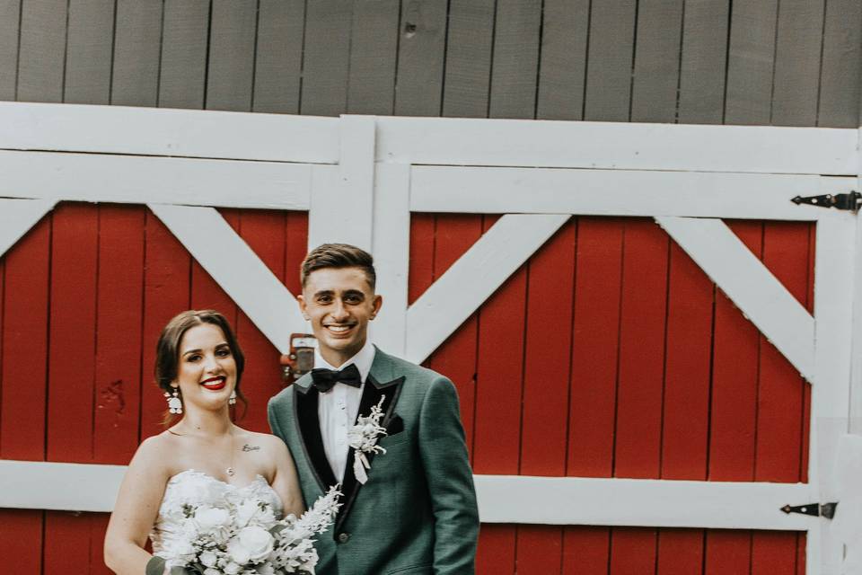 Barn- Outdoor Bride