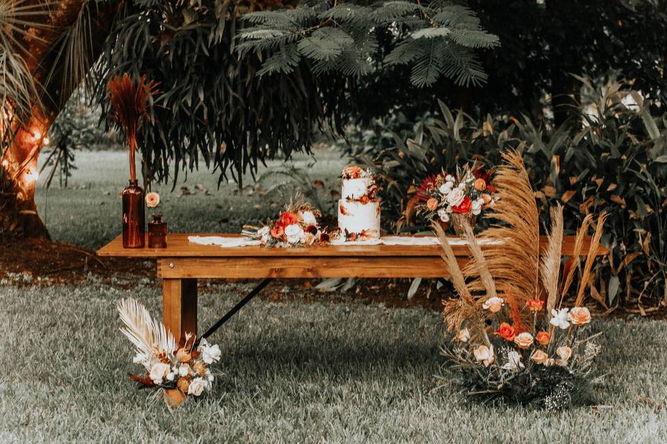 Rustic cake table