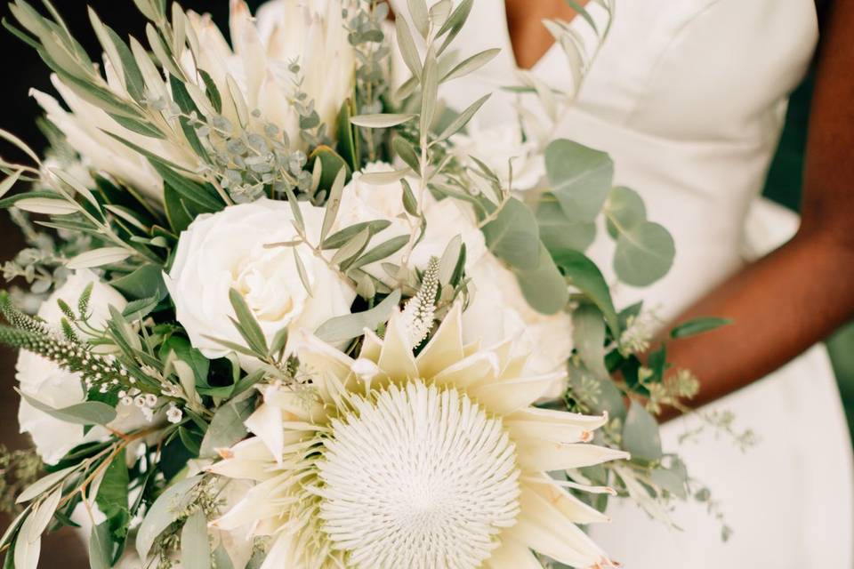 Ivory and green bouquet