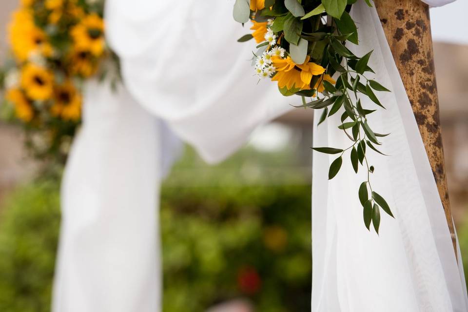 Wedding arch flowers