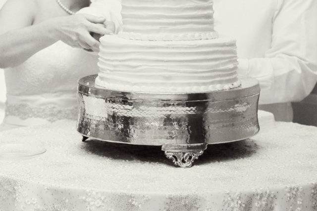 Couple's cake cutting