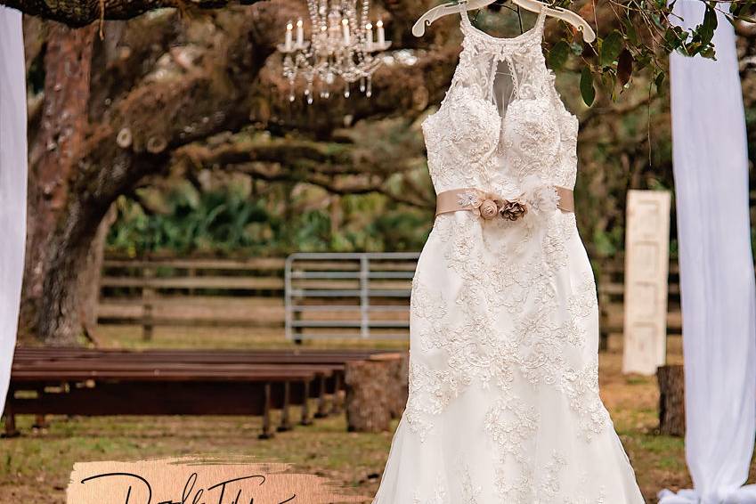 Beautiful Wedding at Arching Oaks, Labelle, Florida by Doodle Fly Photography