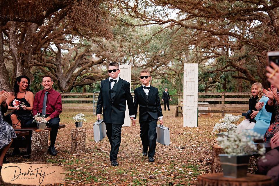 Beautiful Wedding at Arching Oaks, Labelle, Florida by Doodle Fly Photography