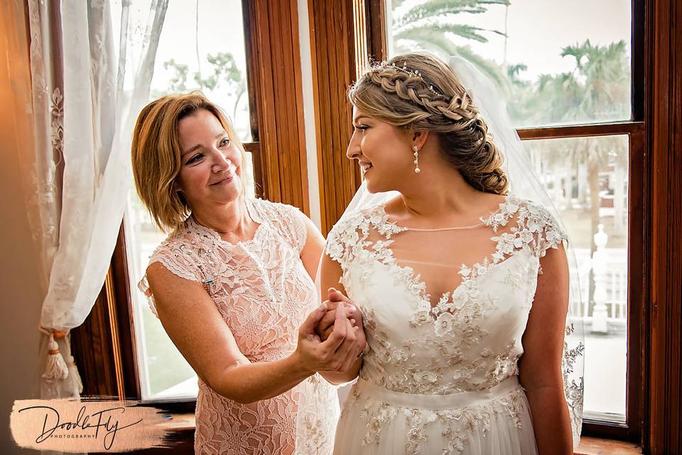 Beautiful Wedding at Burroughs Home, Fort Myers Florida by Doodle Fly Photography