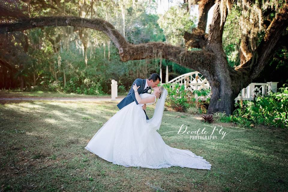 Beautiful Wedding at Legends, Fort Myers Florida - Photography by Doodle Fly Photography